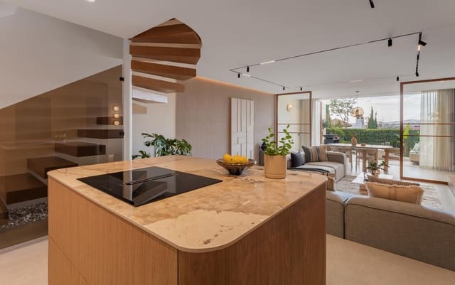 4 quarto Moradia para venda em La Dama de Noche - La Alzambra, Marbella com garagem - 1 495 000 € (Ref: 10024912)