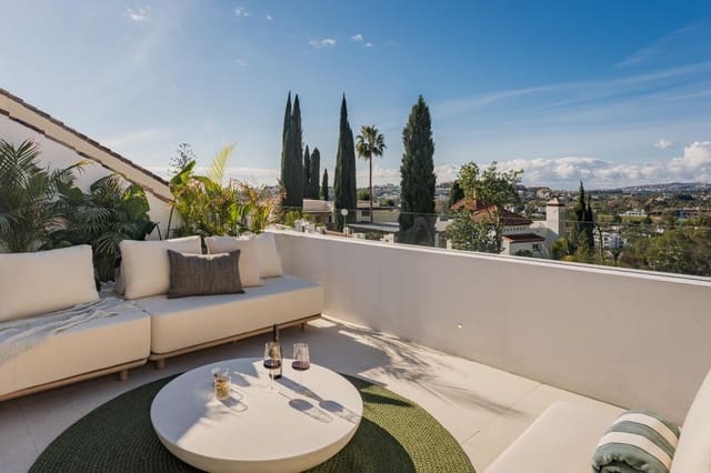 3 slaapkamer Villa te koop in Las Brisas, Marbella met zwembad garage - € 1.450.000 (Ref: 10024913)