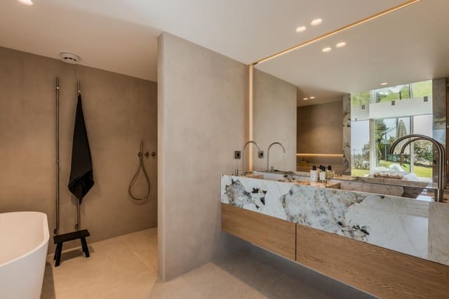 4 bedroom Flat for sale in Aloha Golf, Marbella - € 1,350,000 (Ref: 10024914)