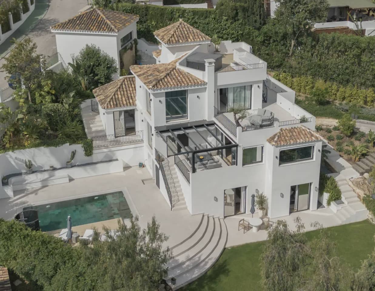 5 bedroom Villa for sale in Marbella - € 3,250,000 (Ref: 10024916)