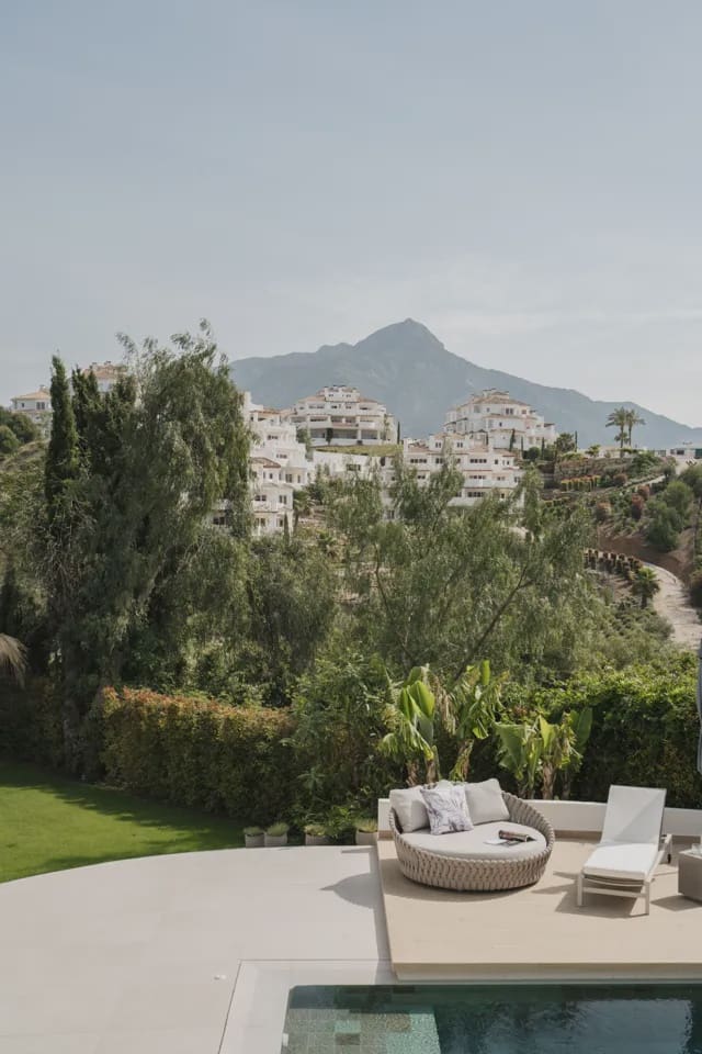 5 bedroom Villa for sale in Marbella - € 3,250,000 (Ref: 10024916)
