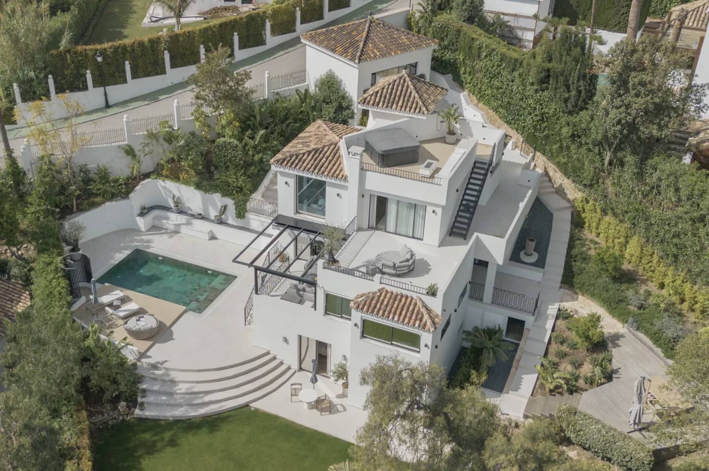 5 bedroom Villa for sale in Marbella - € 3,250,000 (Ref: 10024916)