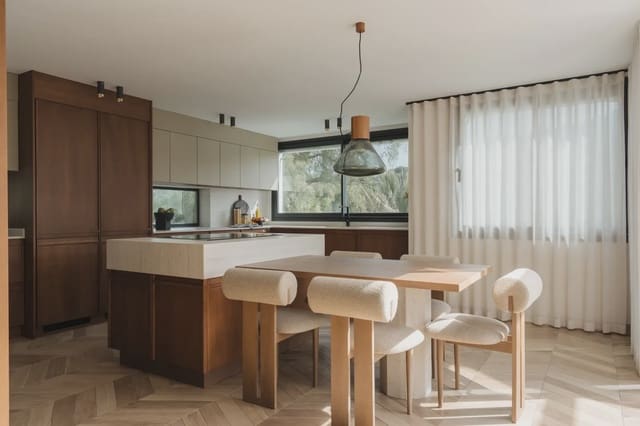 5 bedroom Villa for sale in Los Naranjos, Marbella - € 3,250,000 (Ref: 10024916)
