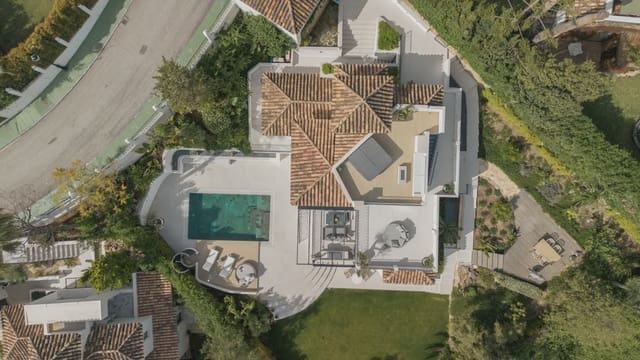 5 bedroom Villa for sale in Los Naranjos, Marbella - € 3,250,000 (Ref: 10024916)