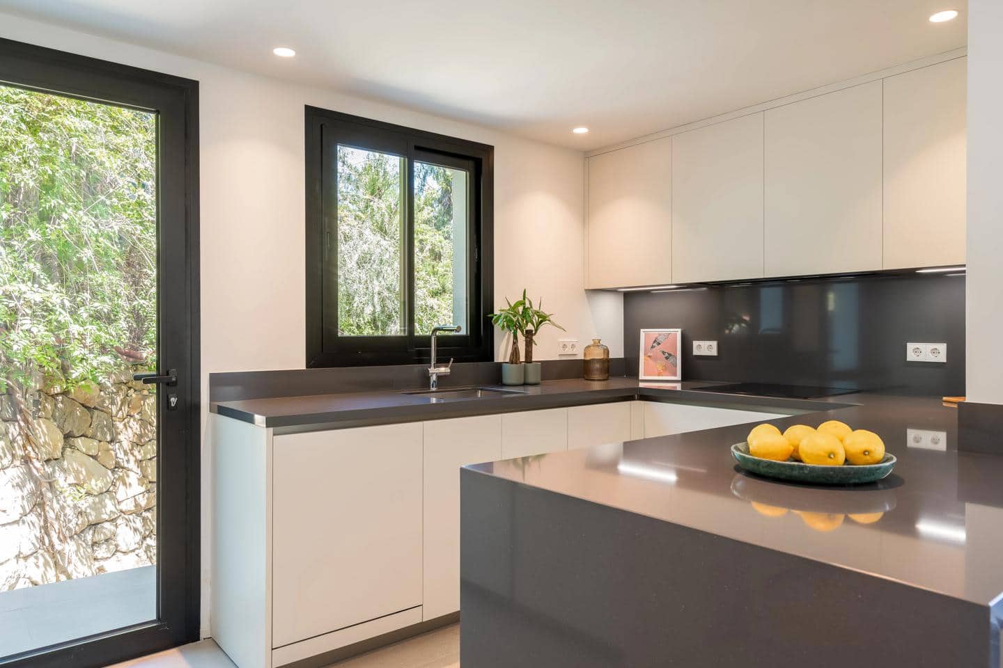 6 Zimmer Villa zu verkaufen in Marbella mit Pool Garage - 2.495.000 € (Ref: 10024917)