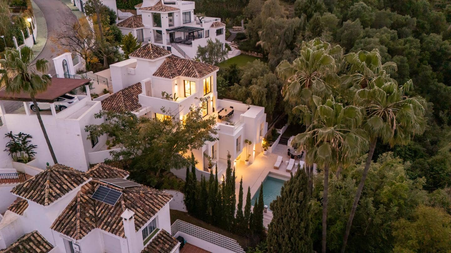 6 Zimmer Villa zu verkaufen in Marbella mit Pool Garage - 2.495.000 € (Ref: 10024917)