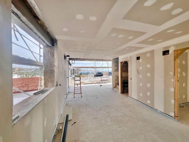 4 Zimmer Villa zu verkaufen in Valle Romano Golf, Estepona mit Pool Garage - 730.000 € (Ref: 10043396)