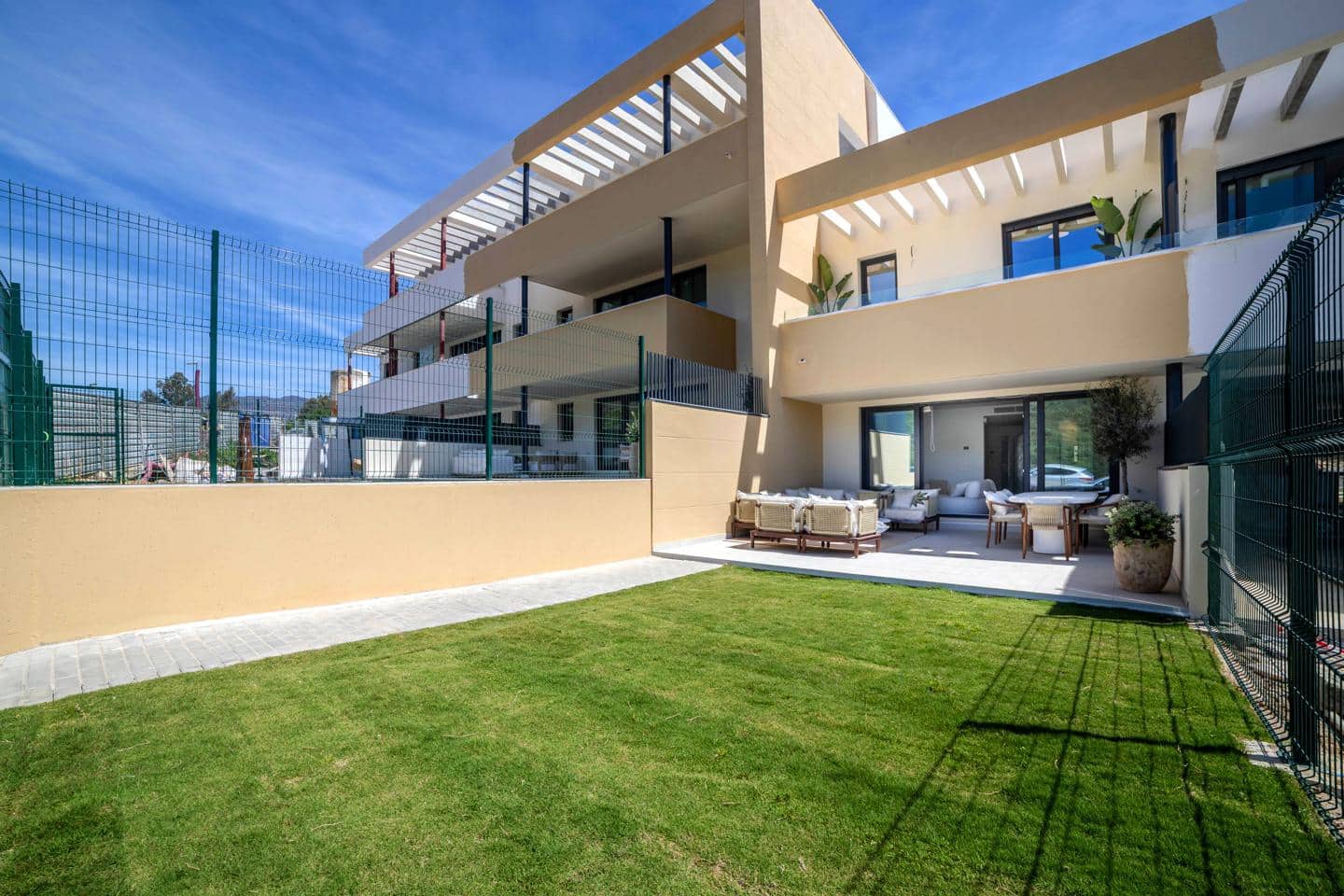 4 bedroom Flat for sale in Casares with garage - € 516,000 (Ref: 10045503)