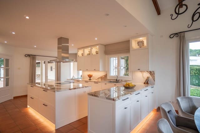 3 sovrum Villa till salu i Sotogrande Alto, San Roque med garage - 2 980 000 € (Ref: 10055585)