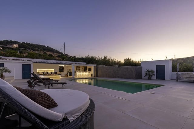 4 makuuhuone Huvila myytävänä paikassa Casares Pueblo, Casares mukana uima-altaan - 1 999 000 € (Ref: 10055586)