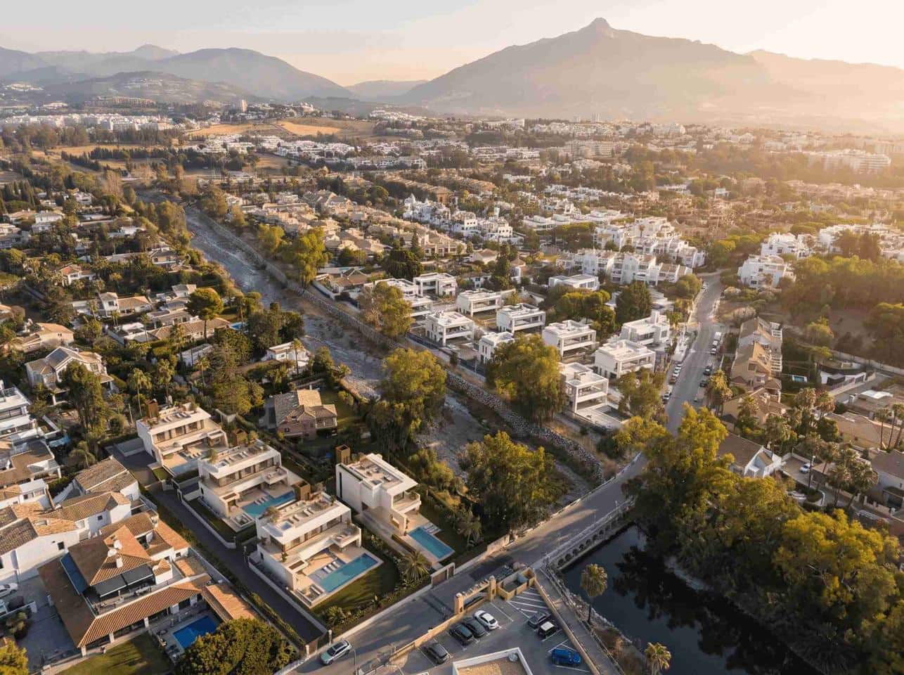 5 sypialnia Willa na sprzedaż w Marbella z basenem garażem - 4 700 000 € (Ref: 10073274)