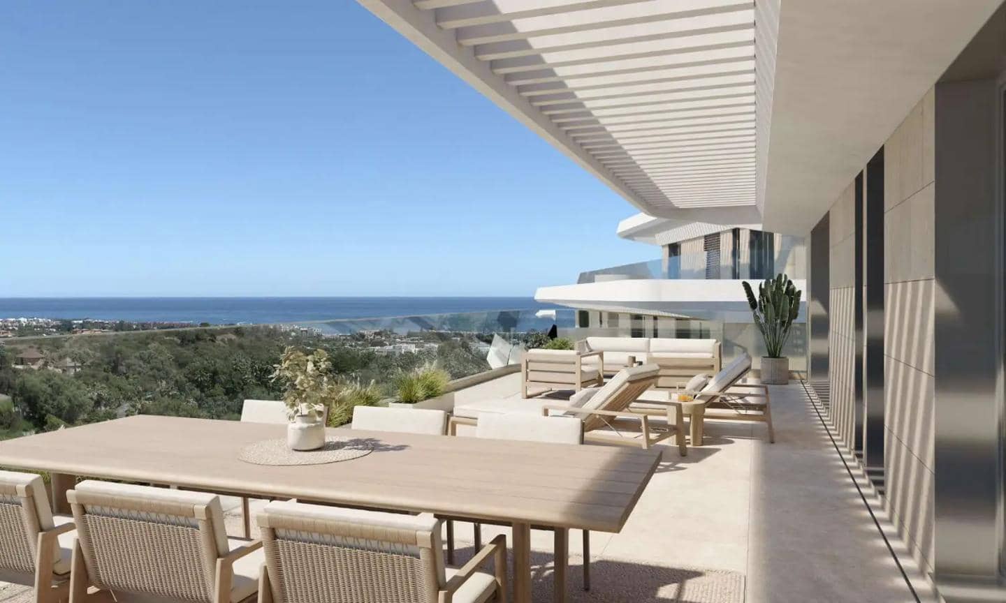 Piso de 2 habitaciones en Estepona en venta con piscina garaje - 990.000 € (Ref: 10090904)