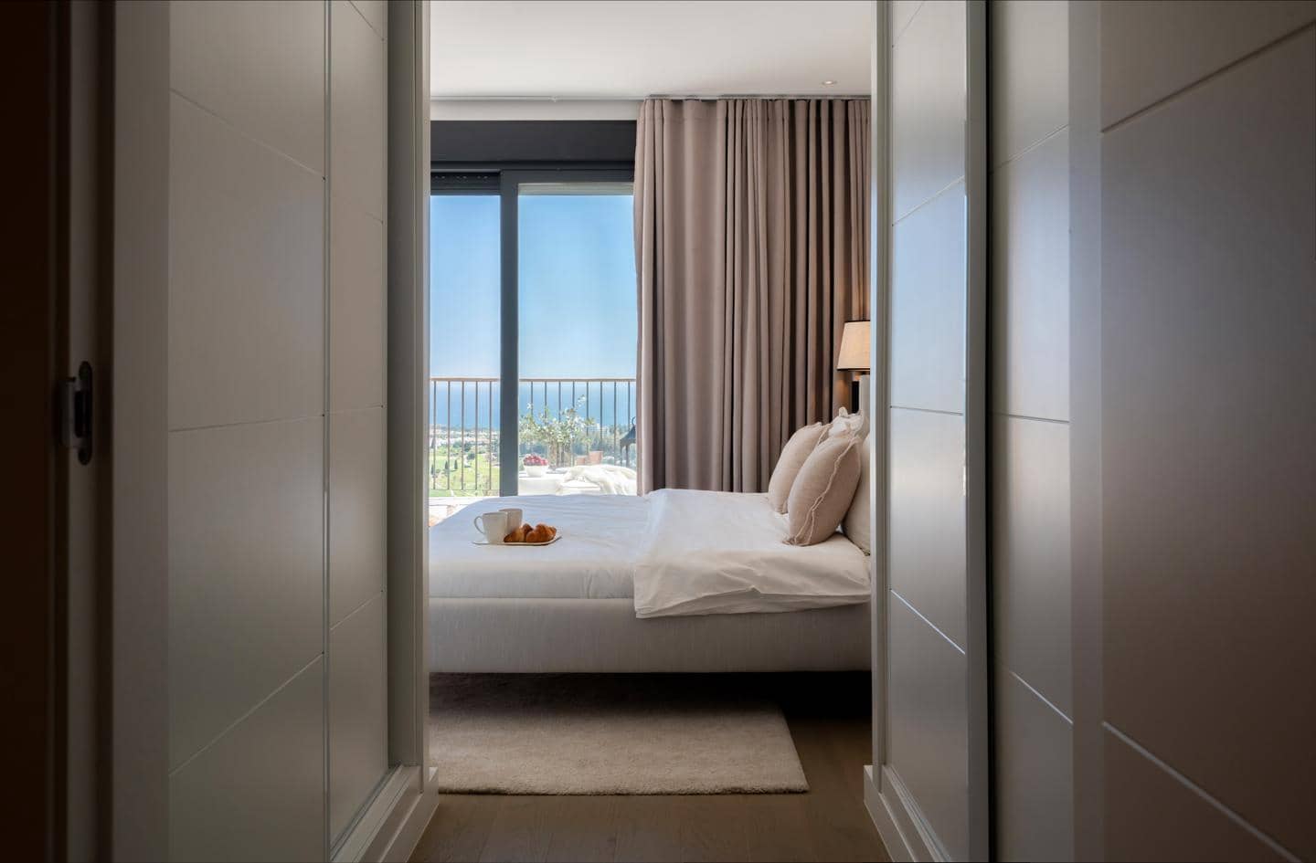 Piso de 2 habitaciones en Benahavís en venta con garaje - 645.000 € (Ref: 8697506)