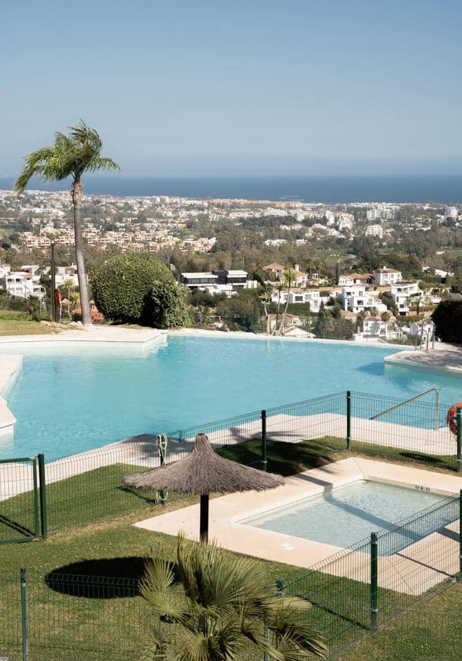 Piso de 2 habitaciones en Benahavís en venta con garaje - 645.000 € (Ref: 8697506)