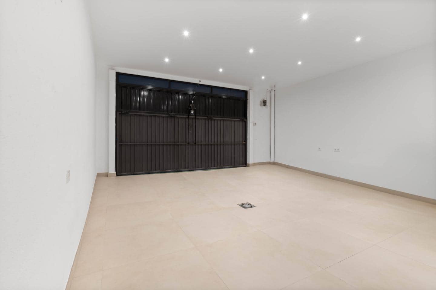 3 sypialnia Willa na sprzedaż w Marbella z basenem garażem - 1 750 000 € (Ref: 8697517)