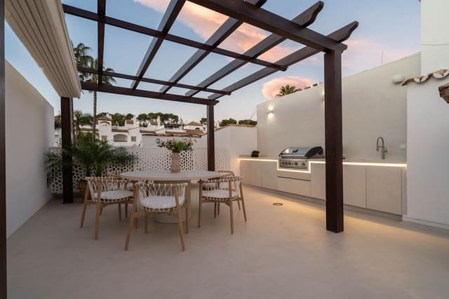 3 soverom Villa til salgs i Aloha Golf, Marbella med svømmebasseng garasje - € 1 750 000 (Ref: 8697518)