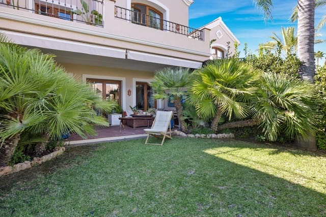 Chalet de 4 habitaciones en El Paraiso, Estepona en venta con piscina garaje - 695.000 € (Ref: 8727038)