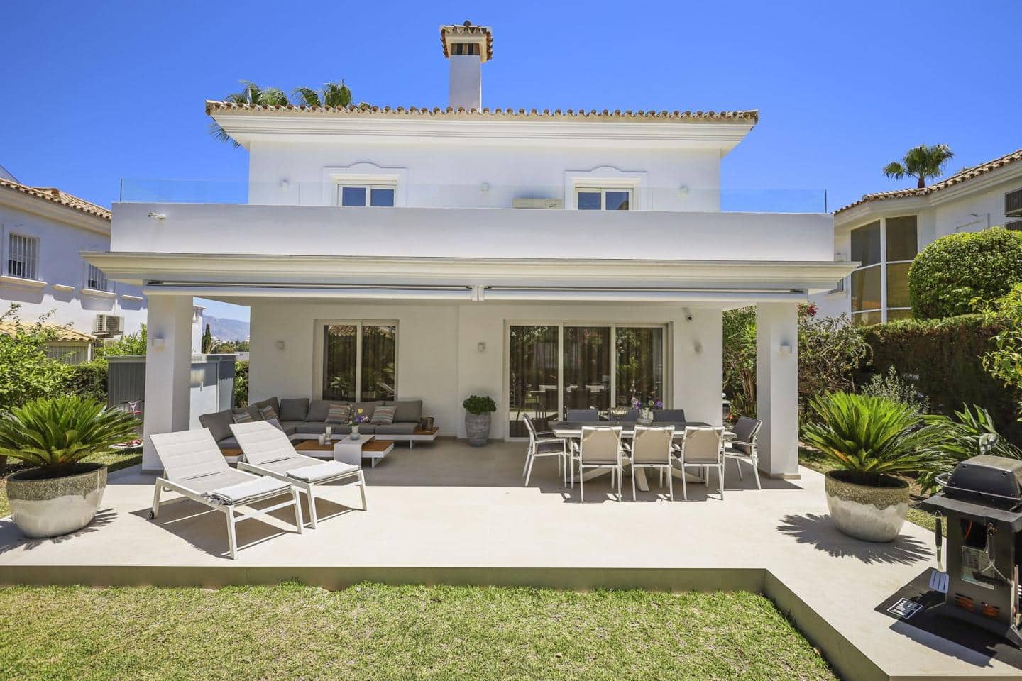4 bedroom Villa for sale in San Pedro de Alcantara with pool garage - € 1,495,000 (Ref: 8917416)