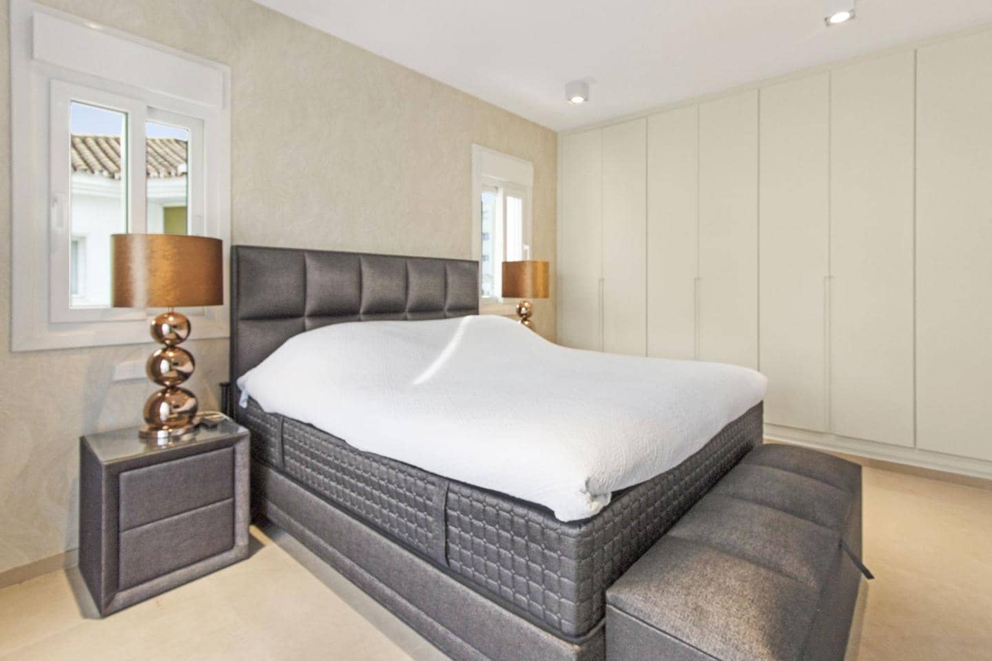 4 bedroom Villa for sale in San Pedro de Alcantara with pool garage - € 1,495,000 (Ref: 8917416)