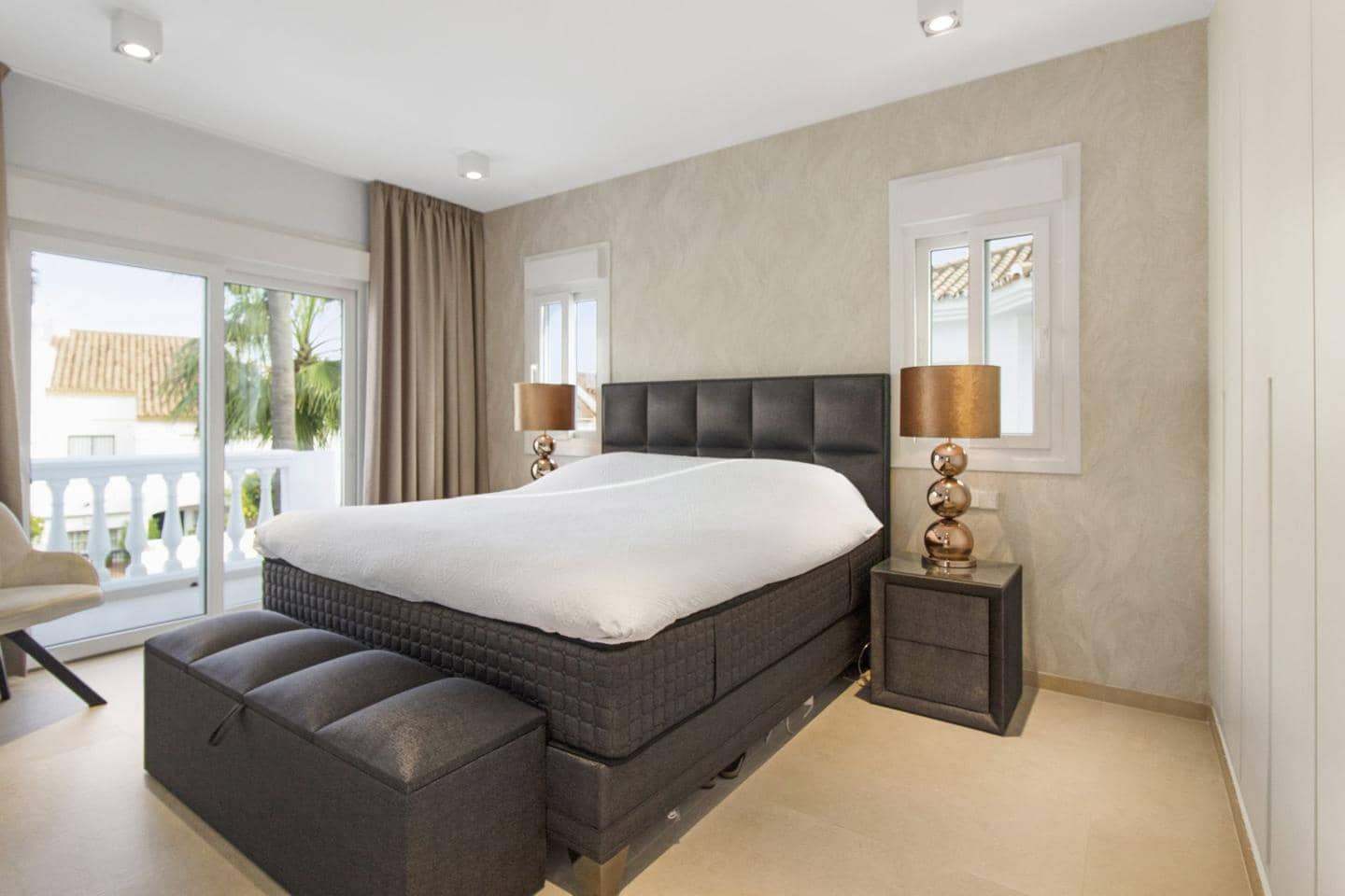 4 bedroom Villa for sale in San Pedro de Alcantara with pool garage - € 1,495,000 (Ref: 8917416)