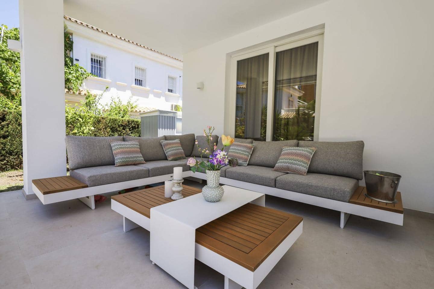 4 bedroom Villa for sale in San Pedro de Alcantara with pool garage - € 1,495,000 (Ref: 8917416)