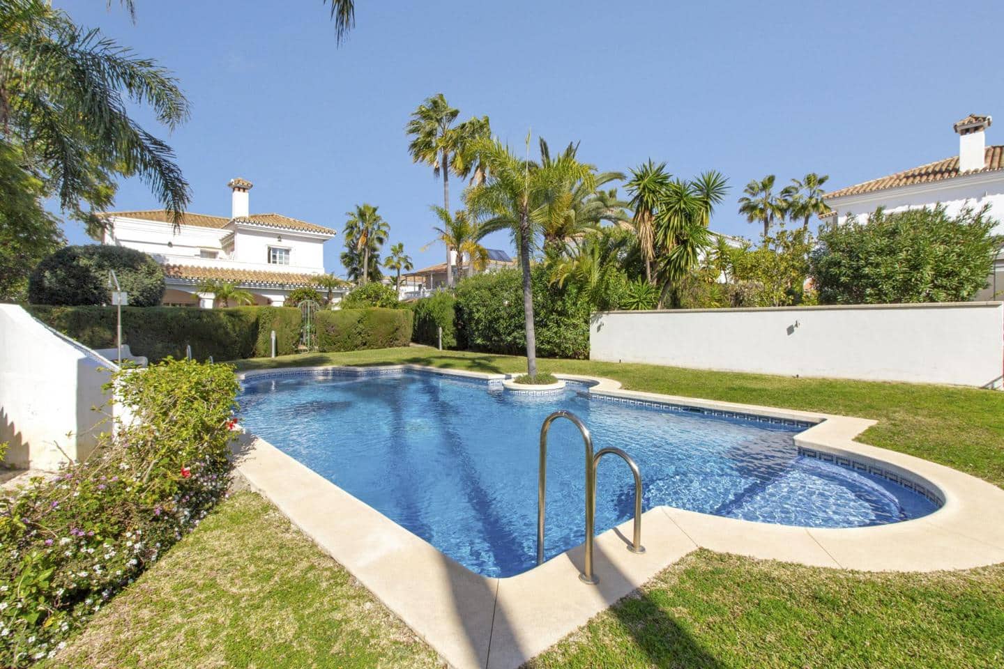 4 bedroom Villa for sale in San Pedro de Alcantara with pool garage - € 1,495,000 (Ref: 8917416)