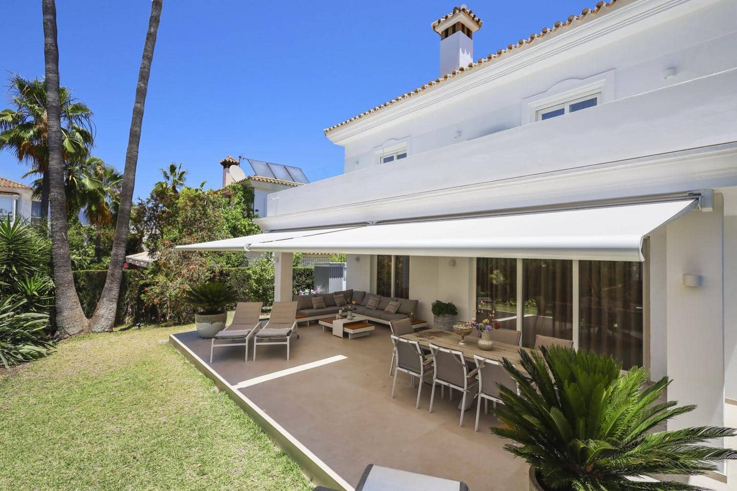 4 bedroom Villa for sale in San Pedro de Alcantara with pool garage - € 1,495,000 (Ref: 8917416)