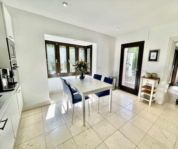 6 soverom Villa til salgs i Atalaya-Isdabe, Estepona med garasje - € 2 990 000 (Ref: 8917418)