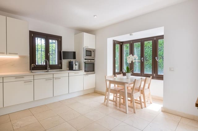 6 soverom Villa til salgs i Atalaya-Isdabe, Estepona med garasje - € 2 990 000 (Ref: 8917418)