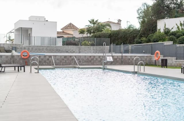 3 chambre Appartement à vendre à Puerto de Estepona, Estepona avec garage - 695 000 € (Ref: 8960926)