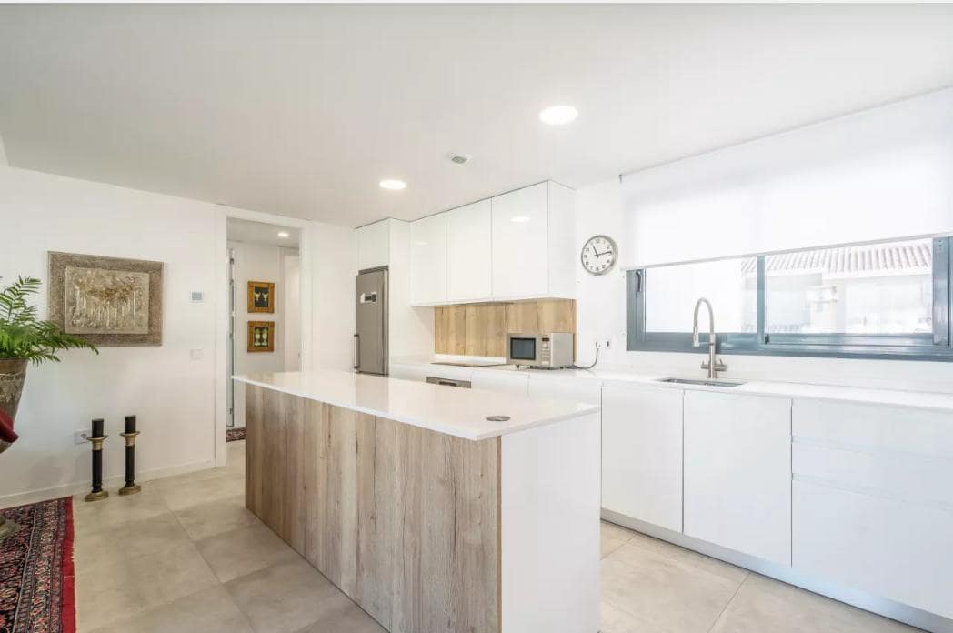 3 sovrum Lägenhet till salu i Estepona med garage - 695 000 € (Ref: 8960926)