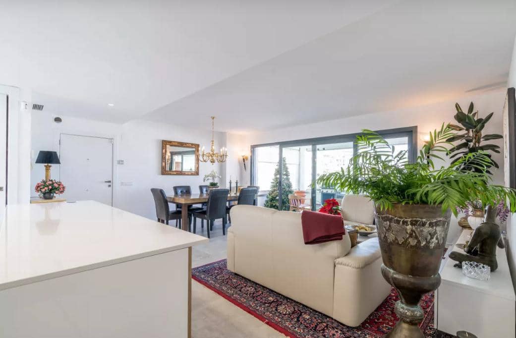 3 sovrum Lägenhet till salu i Estepona med garage - 695 000 € (Ref: 8960926)