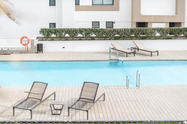 3 chambre Appartement à vendre à Puerto de Estepona, Estepona avec garage - 695 000 € (Ref: 8960926)