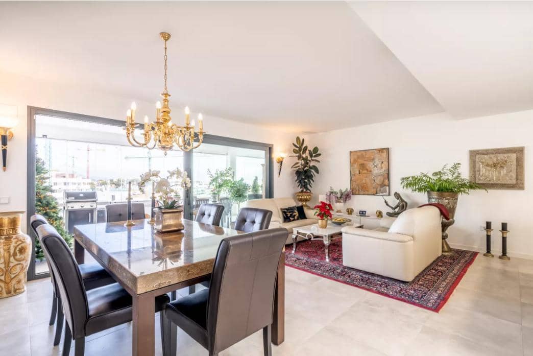 3 sovrum Lägenhet till salu i Estepona med garage - 695 000 € (Ref: 8960926)