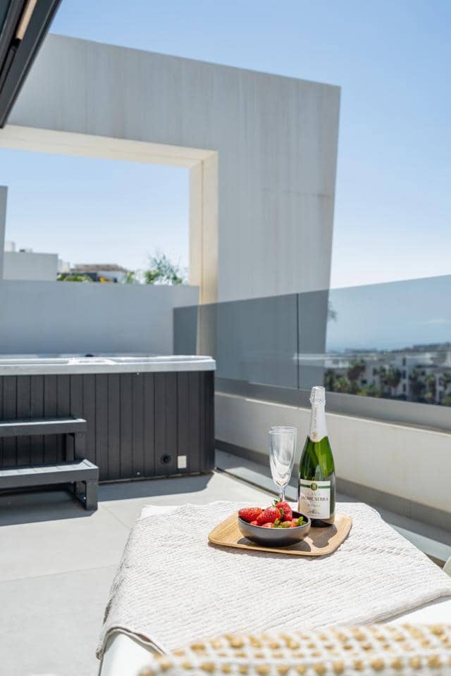 2 soverom Leilighet til salgs i Estepona med garasje - € 650 000 (Ref: 8983753)