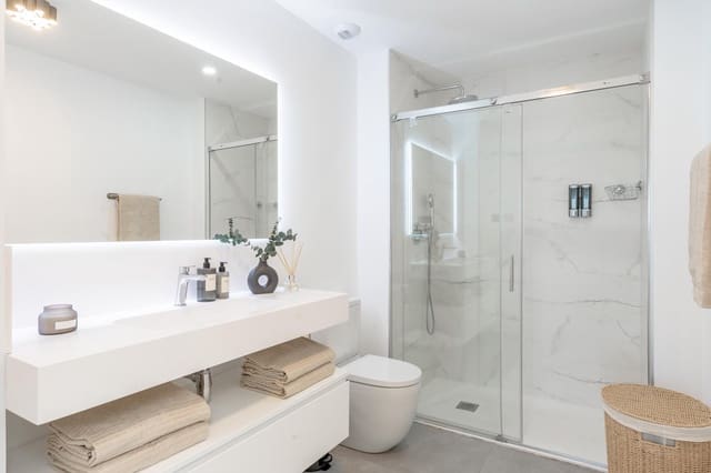 2 slaapkamer Flat te koop in Altos de Estepona, Estepona met garage - € 650.000 (Ref: 8983753)