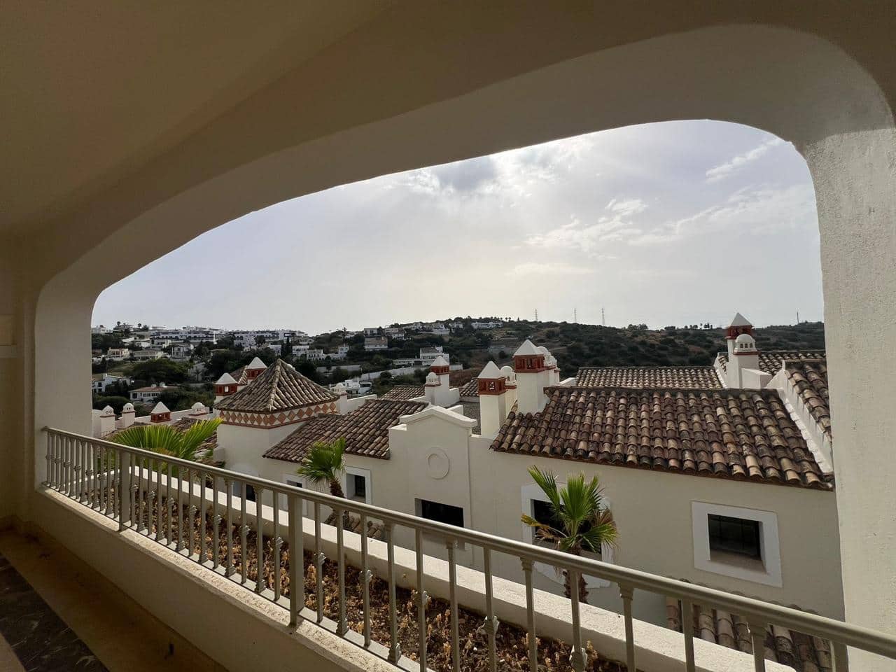 3 sypialnia Willa na sprzedaż w Estepona z basenem garażem - 405 000 € (Ref: 9000790)