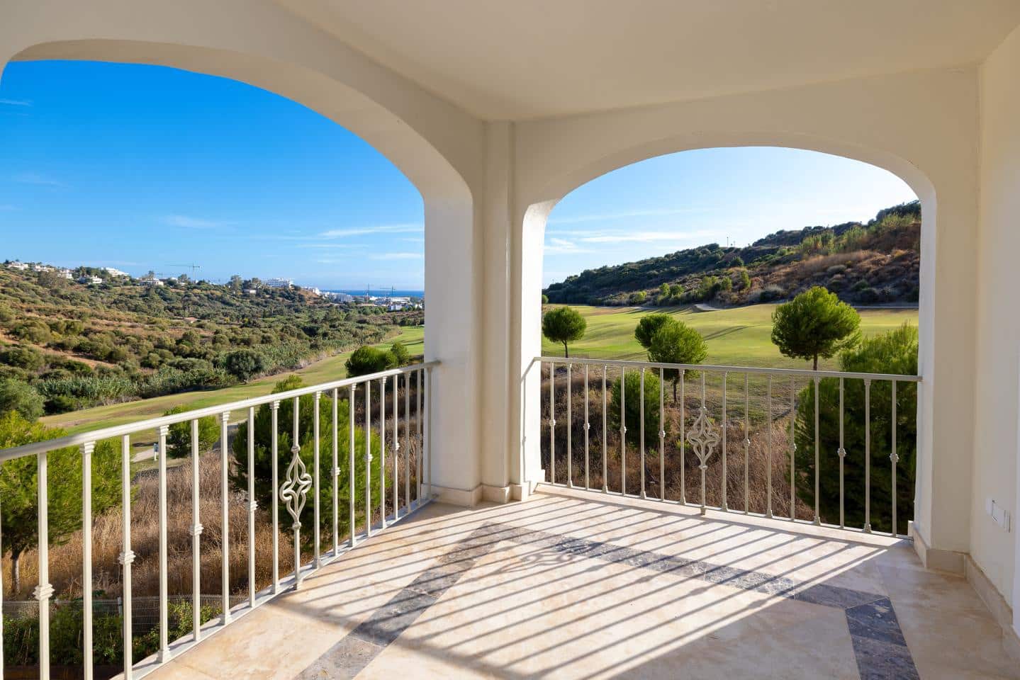 3 bedroom Villa for sale in Estepona with pool garage - € 470,250 (Ref: 9000790)