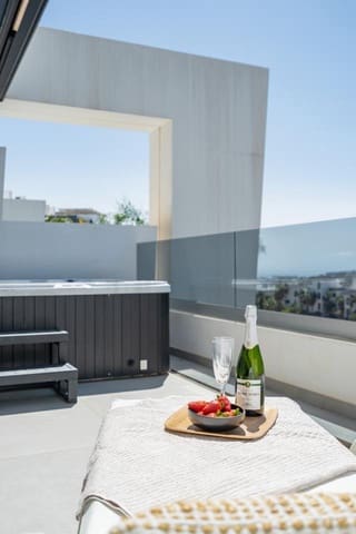 2 makuuhuone Asunto myytävänä paikassa Altos de Estepona, Estepona mukana 
autotalli - 650 000 € (Ref: 9002677)