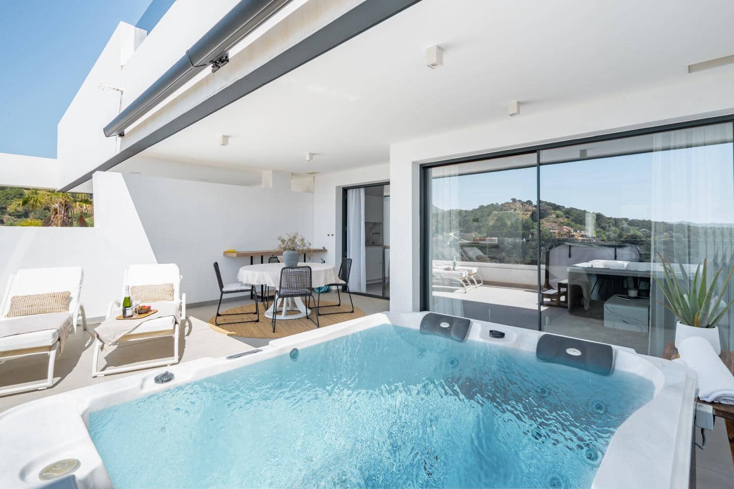 2 soveværelse Lejlighed til salg i Estepona med garage - € 650.000 (Ref: 9002677)