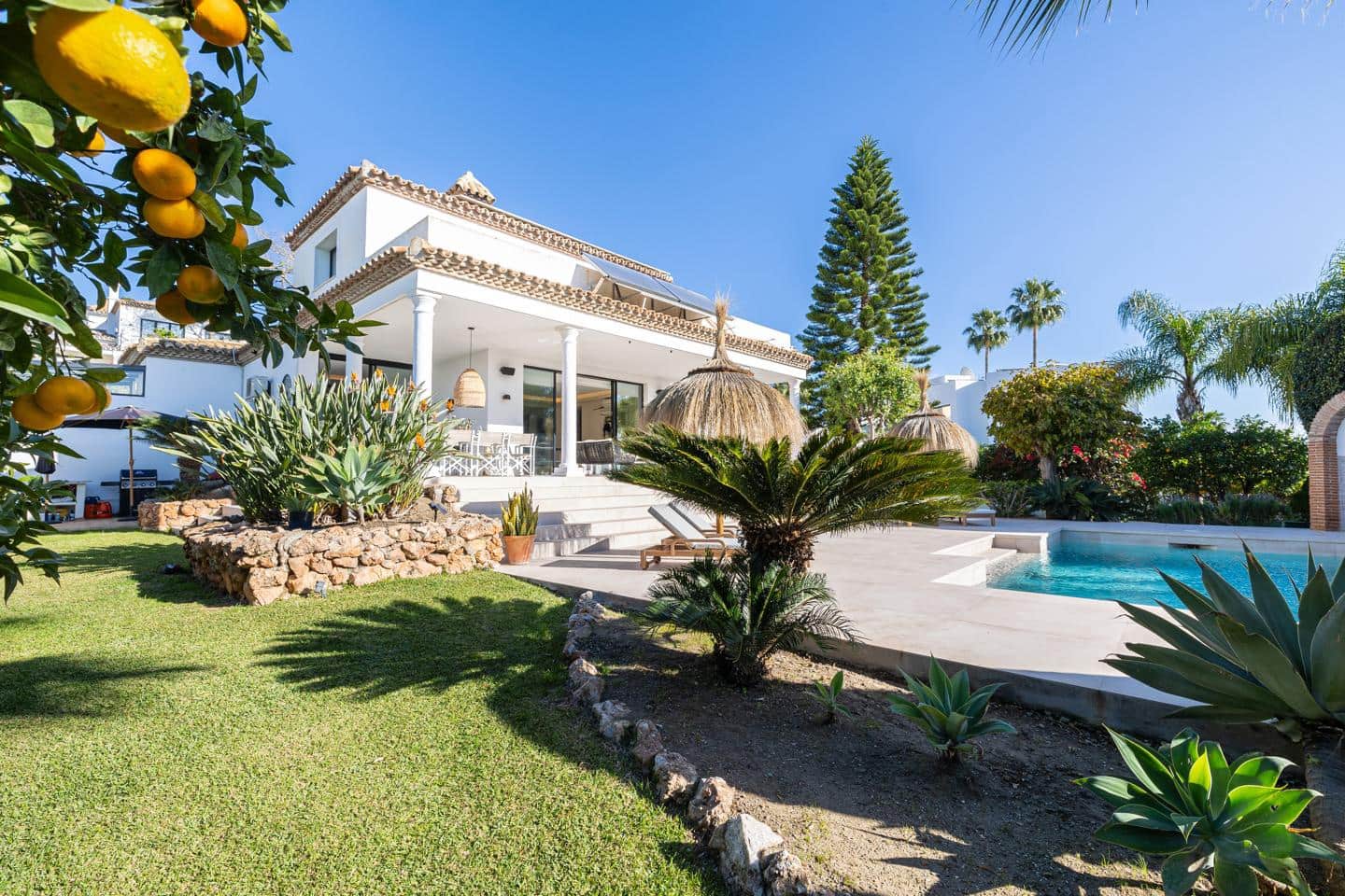 4 soveværelse Villa til salg i Benahavis med swimmingpool garage - € 1.890.000 (Ref: 9030875)