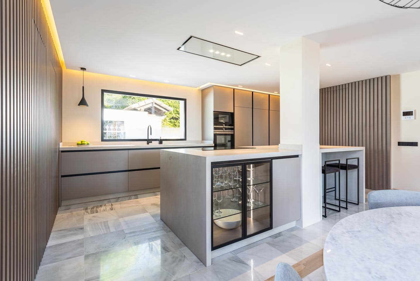 4 soveværelse Villa til salg i Benahavis med swimmingpool garage - € 1.890.000 (Ref: 9030875)