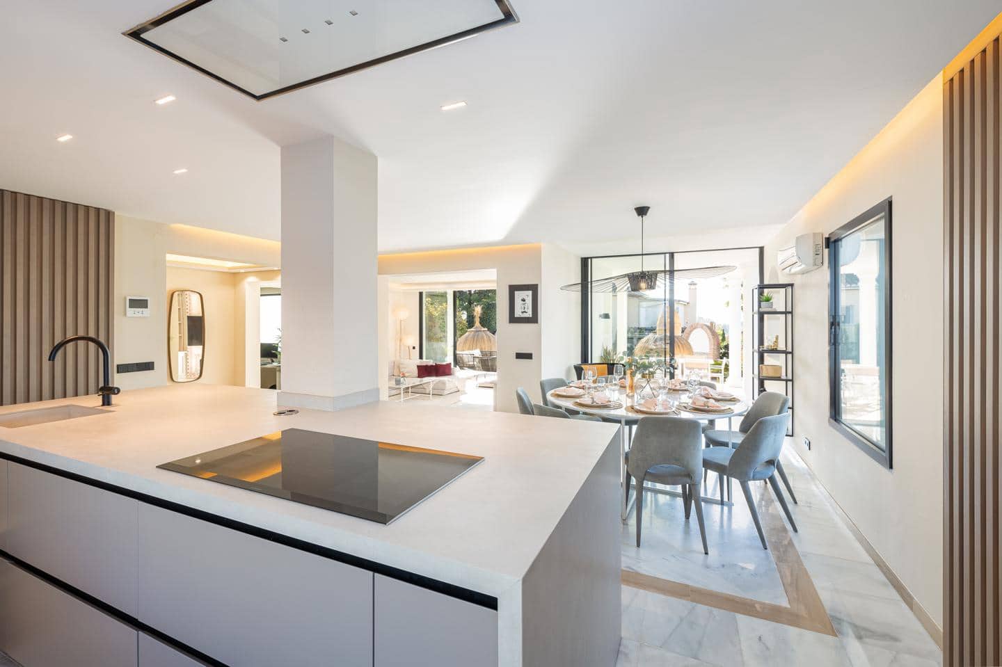 4 soveværelse Villa til salg i Benahavis med swimmingpool garage - € 1.890.000 (Ref: 9030875)