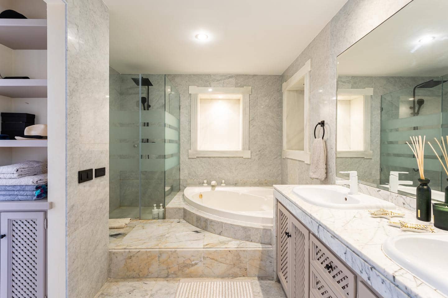 4 soveværelse Villa til salg i Benahavis med swimmingpool garage - € 1.890.000 (Ref: 9030875)