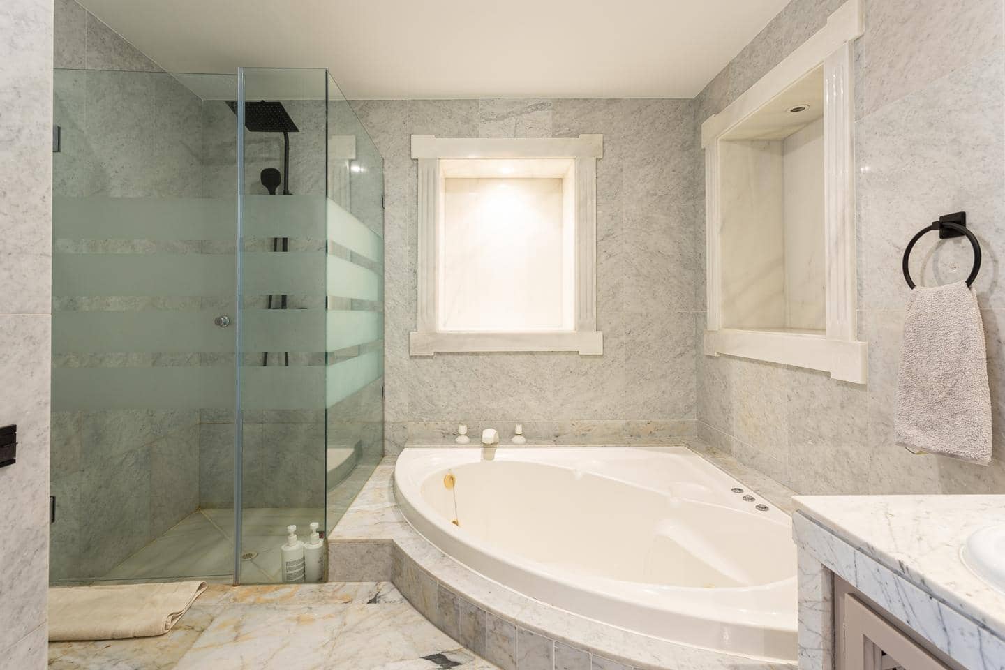 4 soveværelse Villa til salg i Benahavis med swimmingpool garage - € 1.890.000 (Ref: 9030875)