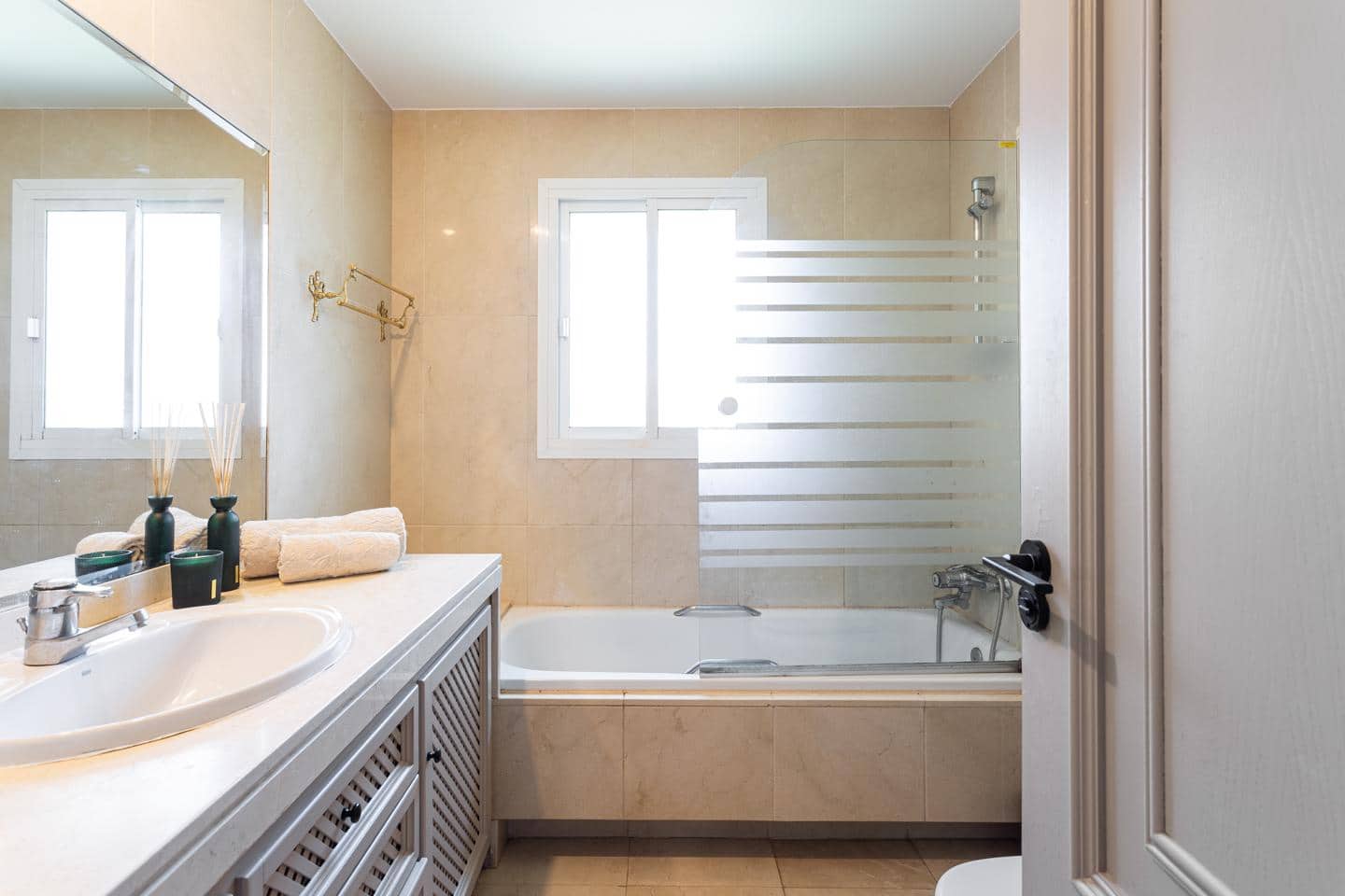 4 soveværelse Villa til salg i Benahavis med swimmingpool garage - € 1.890.000 (Ref: 9030875)