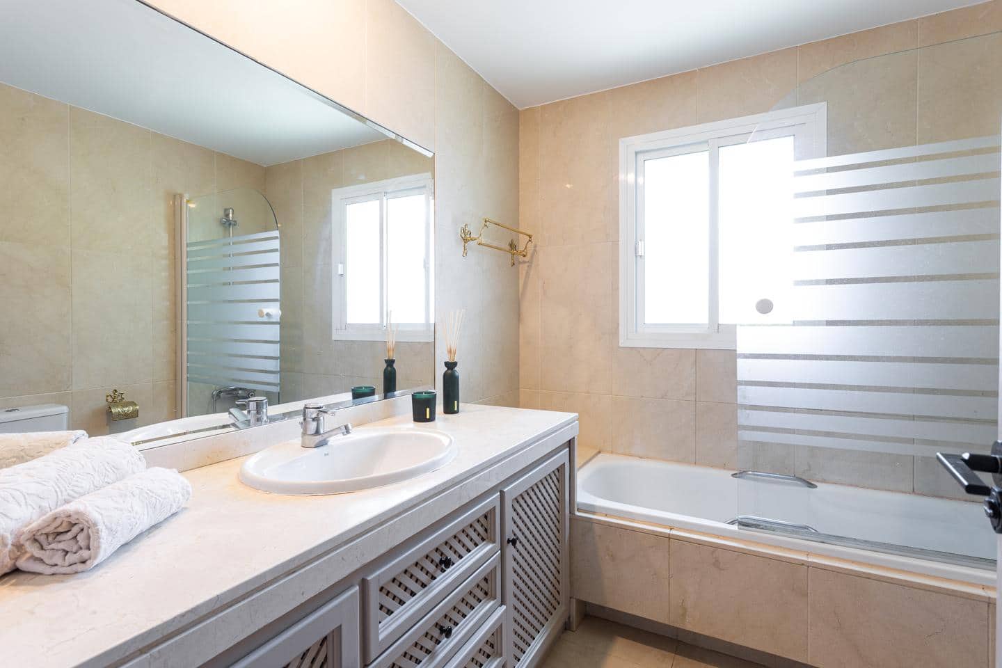 4 soveværelse Villa til salg i Benahavis med swimmingpool garage - € 1.890.000 (Ref: 9030875)