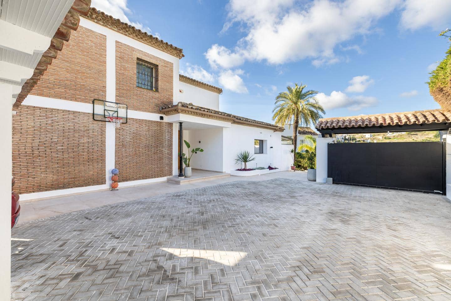 4 soveværelse Villa til salg i Benahavis med swimmingpool garage - € 1.890.000 (Ref: 9030875)