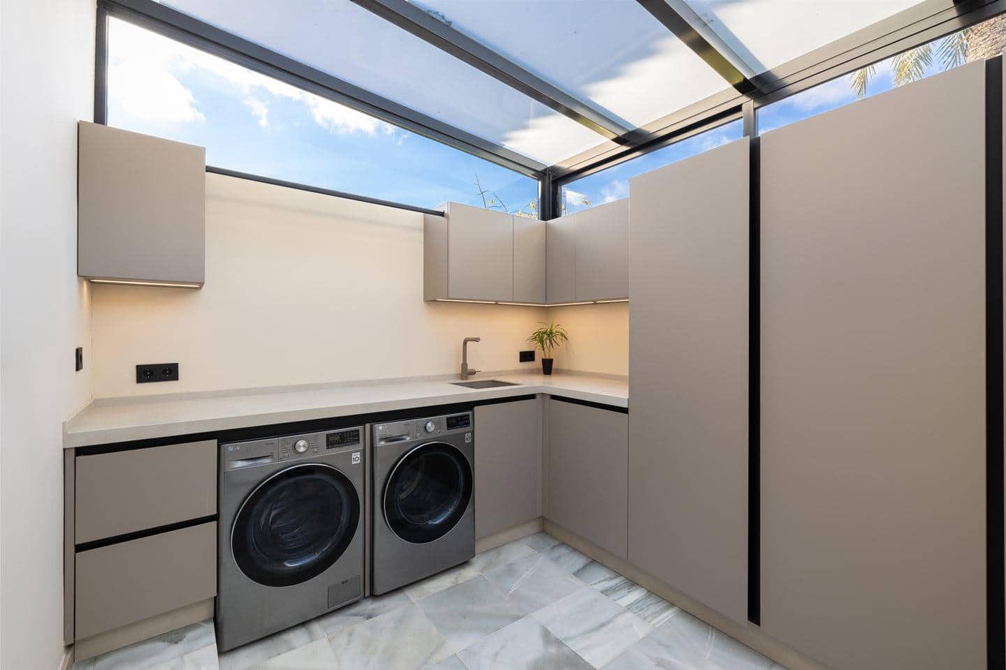 4 soveværelse Villa til salg i Benahavis med swimmingpool garage - € 1.890.000 (Ref: 9030875)