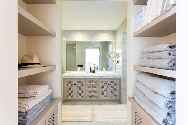 4 slaapkamer Villa te koop in El Paraíso, Benahavís met zwembad garage - € 1.890.000 (Ref: 9030875)